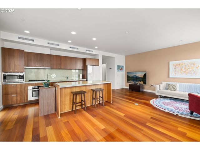 841 S GAINES St 714, Portland, OR 97239