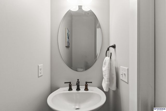 12126 S 209 Avenue, Gretna, NE 68028