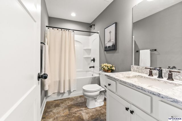 12126 S 209 Avenue, Gretna, NE 68028