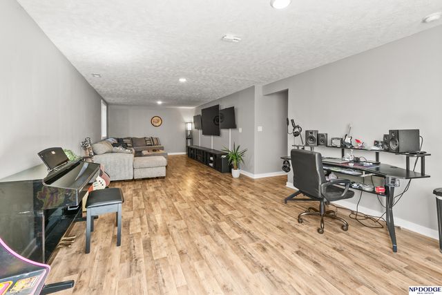 12126 S 209 Avenue, Gretna, NE 68028