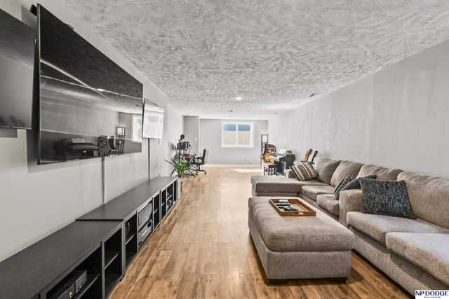 12126 S 209 Avenue, Gretna, NE 68028