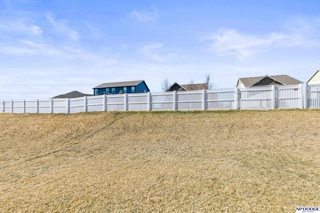 12126 S 209 Avenue, Gretna, NE 68028