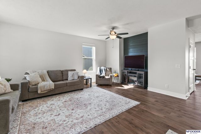 12126 S 209 Avenue, Gretna, NE 68028