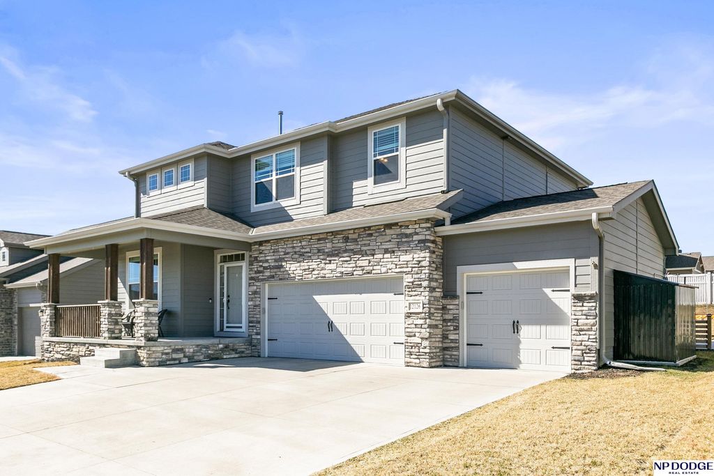 12126 S 209 Avenue, Gretna, NE 68028