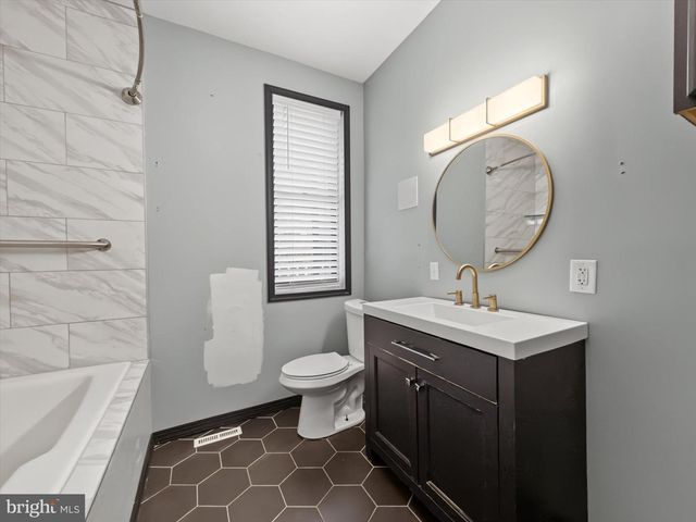 1715 GREEN ST, Harrisburg, PA 17102