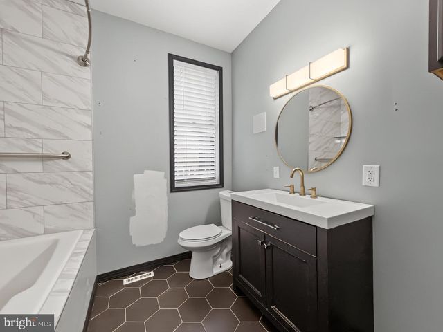 1715 GREEN ST, Harrisburg, PA 17102