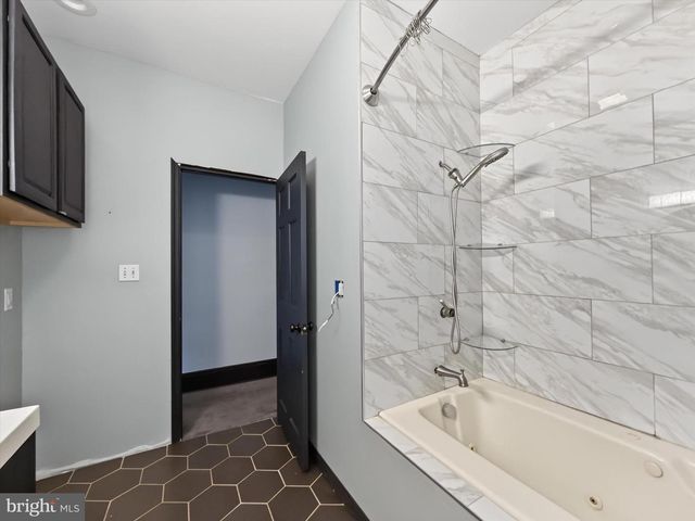 1715 GREEN ST, Harrisburg, PA 17102
