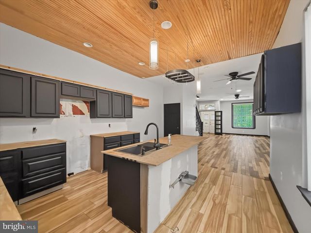 1715 GREEN ST, Harrisburg, PA 17102