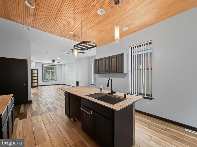 1715 GREEN ST, Harrisburg, PA 17102