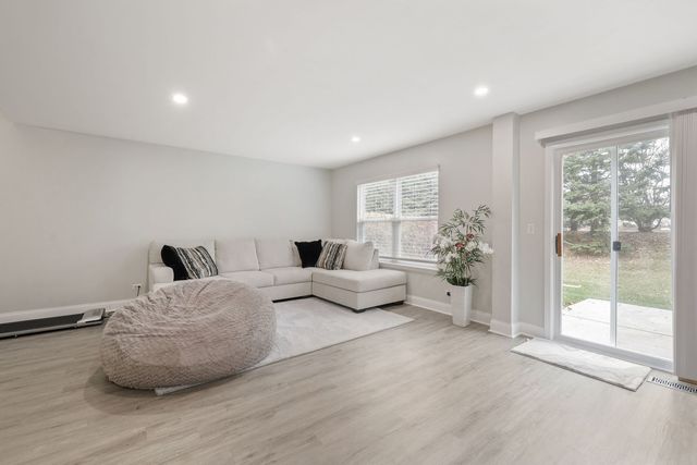 3074 Renard Lane, St. Charles, IL 60175