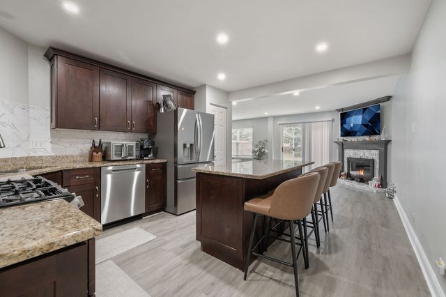 3074 Renard Lane, St. Charles, IL 60175