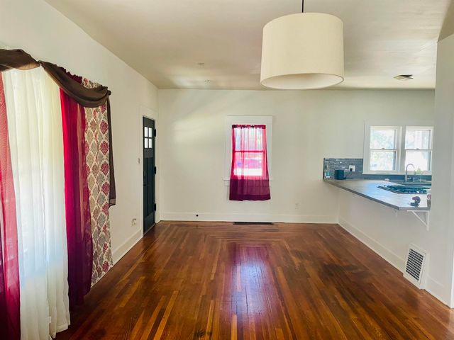 3224 Orchard St, Wichita, KS 67208