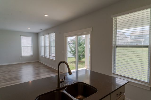 420 Wind Dance Dr, Lebanon, TN 37087