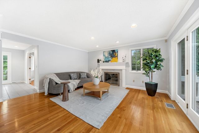 4 Meadow Dr, Littleton, MA 01460