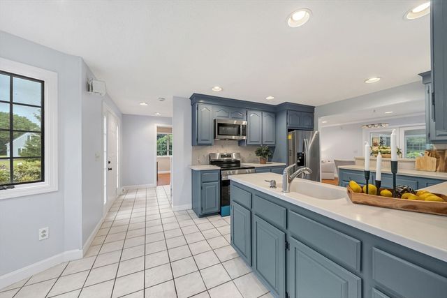 4 Meadow Dr, Littleton, MA 01460