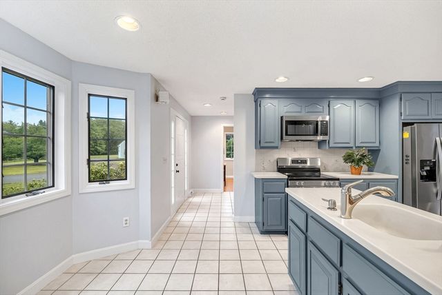 4 Meadow Dr, Littleton, MA 01460