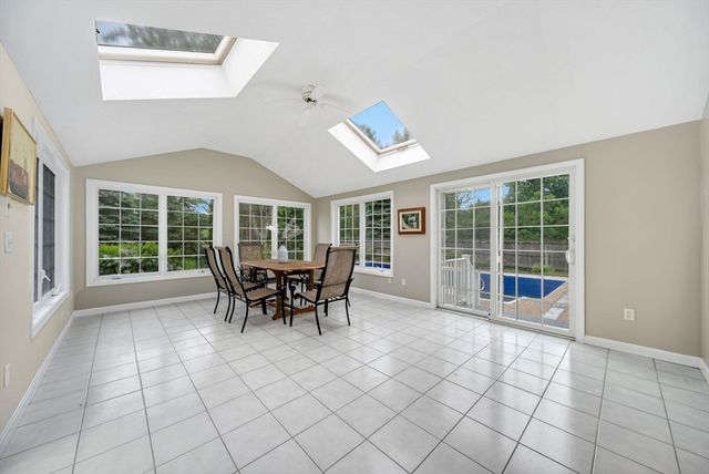 4 Meadow Dr, Littleton, MA 01460