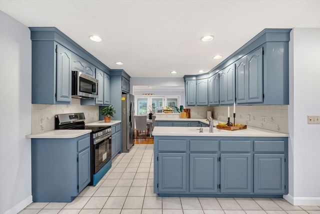 4 Meadow Dr, Littleton, MA 01460