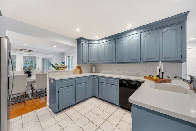 4 Meadow Dr, Littleton, MA 01460