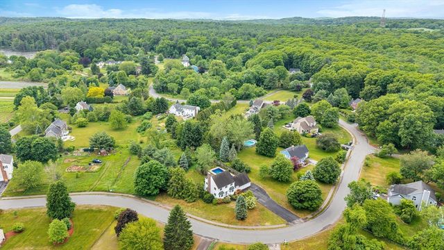 4 Meadow Dr, Littleton, MA 01460