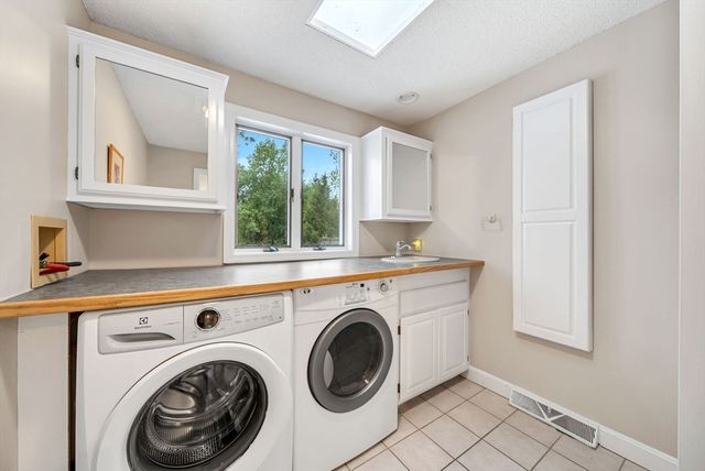 4 Meadow Dr, Littleton, MA 01460