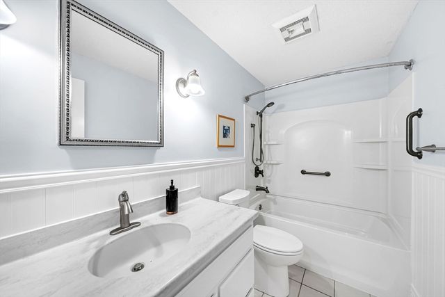 4 Meadow Dr, Littleton, MA 01460