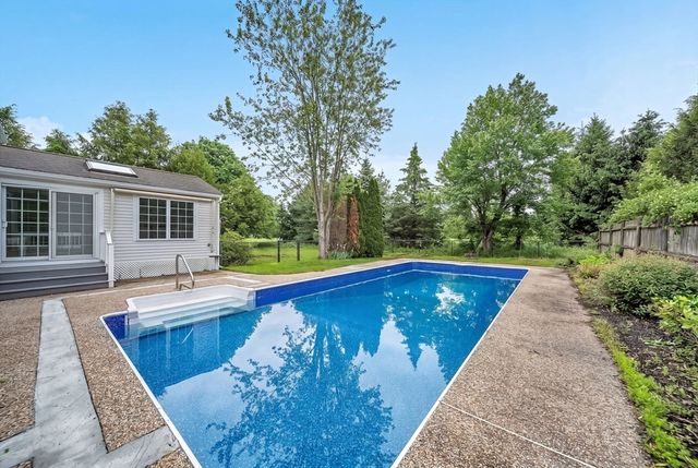 4 Meadow Dr, Littleton, MA 01460