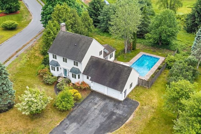 4 Meadow Dr, Littleton, MA 01460