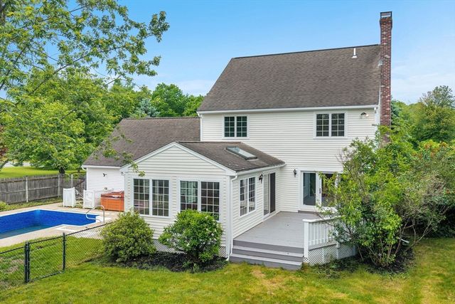 4 Meadow Dr, Littleton, MA 01460