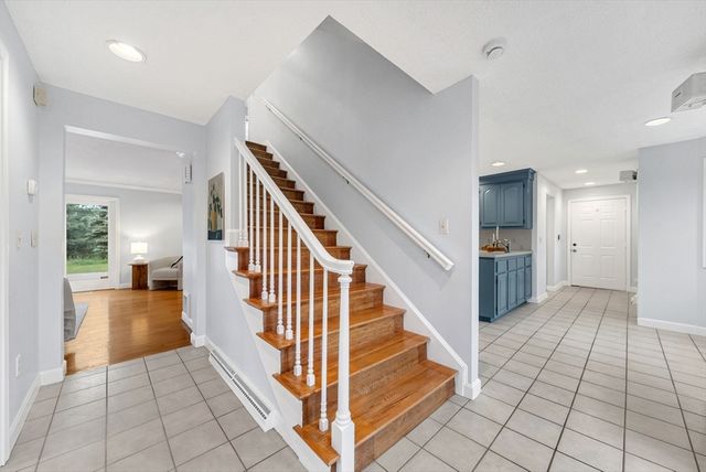 4 Meadow Dr, Littleton, MA 01460