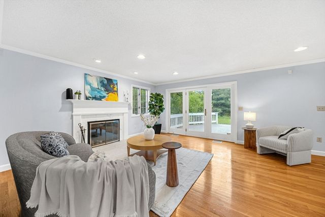 4 Meadow Dr, Littleton, MA 01460
