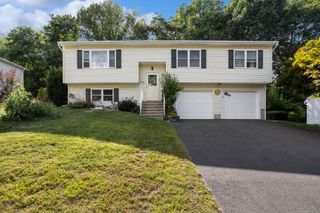 26 Kendall Circle, Waterbury, CT 06708