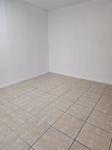 390 Racquet Club Road 204, Weston, FL 33326