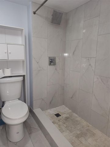 390 Racquet Club Road 204, Weston, FL 33326