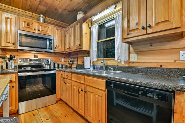 550 Hillsdale Drive, Ellijay, GA 30540