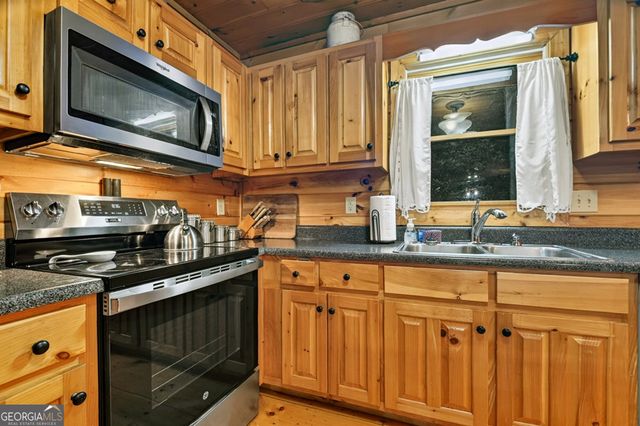 550 Hillsdale Drive, Ellijay, GA 30540