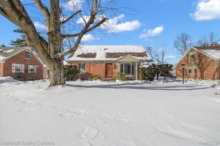 1938 Beverly Street, Sylvan Lake, MI 48320