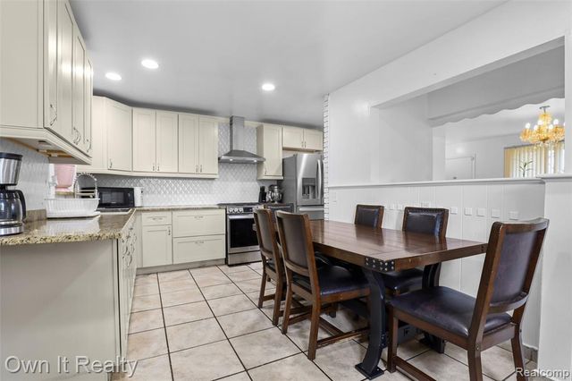 26321 Midway Street, Dearborn Heights, MI 48127