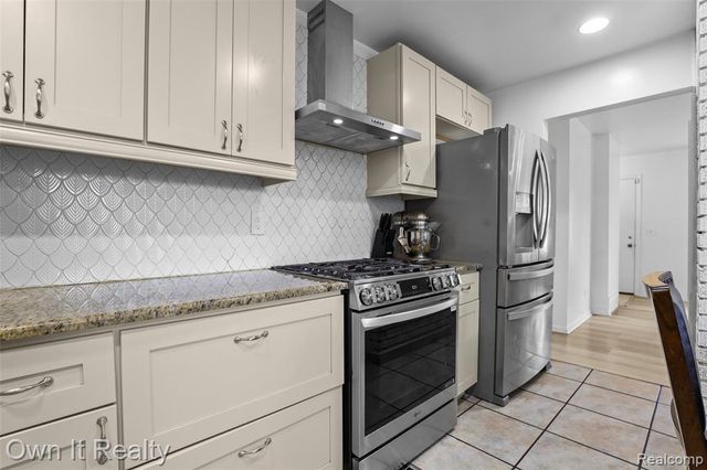 26321 Midway Street, Dearborn Heights, MI 48127