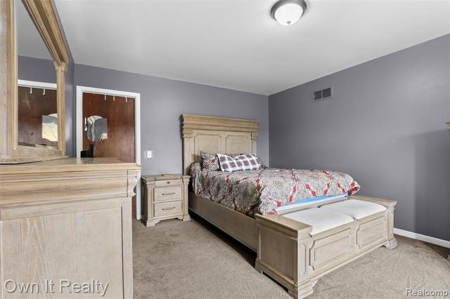 26321 Midway Street, Dearborn Heights, MI 48127