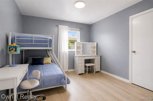 26321 Midway Street, Dearborn Heights, MI 48127