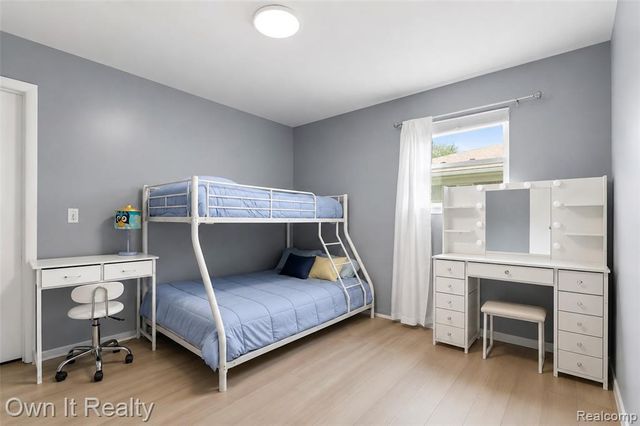 26321 Midway Street, Dearborn Heights, MI 48127