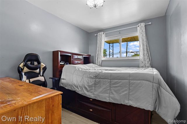 26321 Midway Street, Dearborn Heights, MI 48127