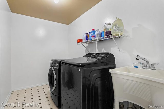 26321 Midway Street, Dearborn Heights, MI 48127
