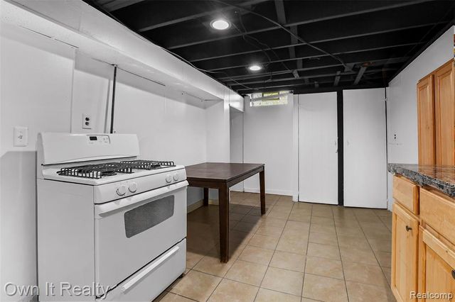 26321 Midway Street, Dearborn Heights, MI 48127