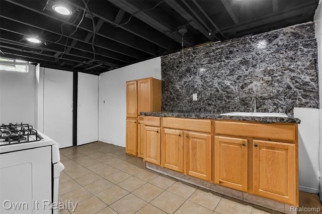 26321 Midway Street, Dearborn Heights, MI 48127