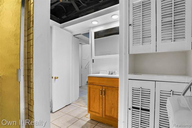 26321 Midway Street, Dearborn Heights, MI 48127