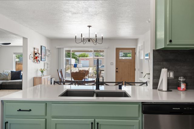 2617 Mary Ellen Street NE, Albuquerque, NM 87112