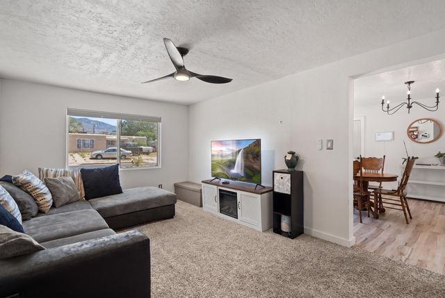 2617 Mary Ellen Street NE, Albuquerque, NM 87112