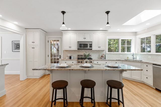 49 Hillsdale Rd, Arlington, MA 02476